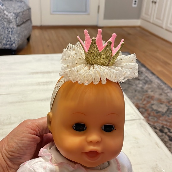 Two gorgeous headbands fit for a little princess 👑 One with a gold crown. - Picture 4 of 9